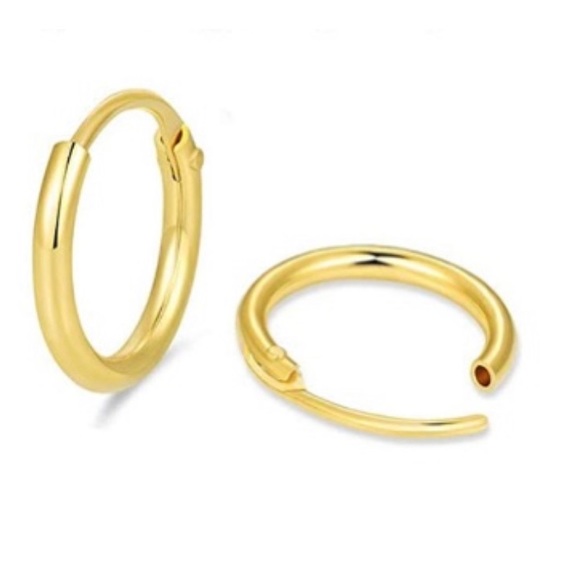 Minimalist Small Gold Hoop Earrings - Picture 3 of 4